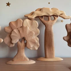 Large Oak Tree - Natural