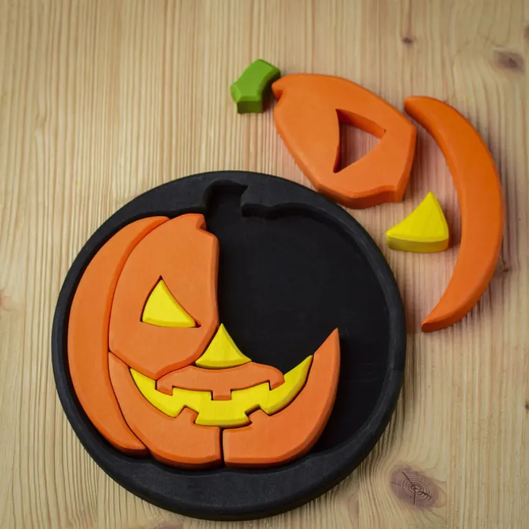 Round Halloween Puzzle - Black