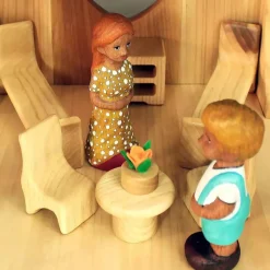 Wooden Dollhouse Furniture - 6 Piece 'Tulip Heart' Set