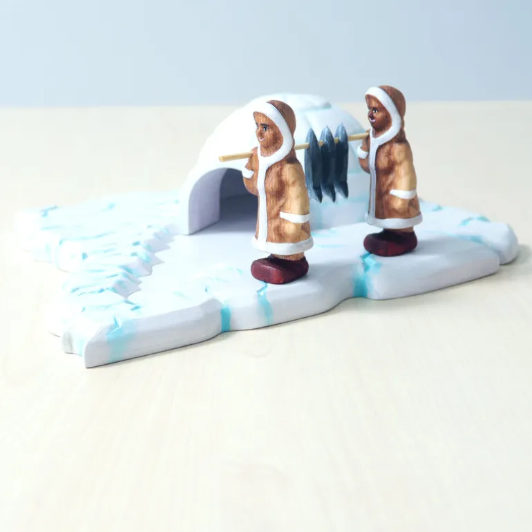 Wooden Eskimo Girls With Fish Set