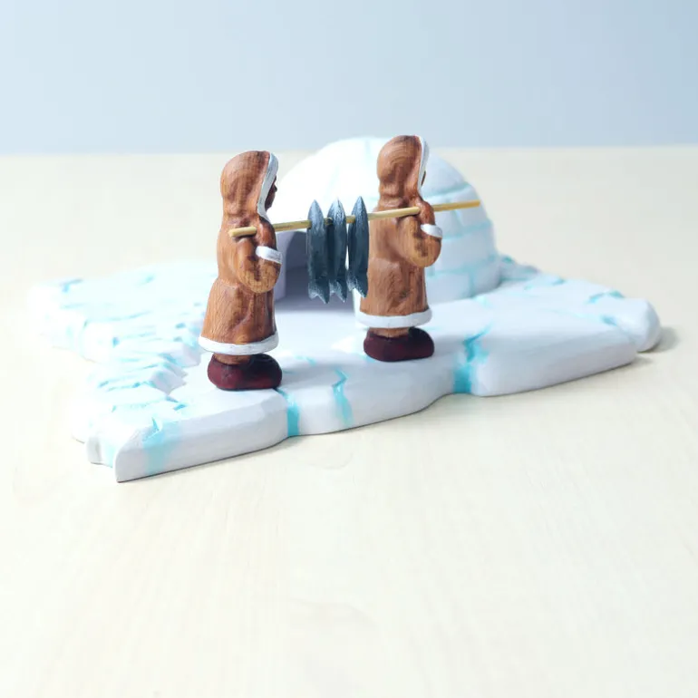 Wooden Eskimo Girls With Fish Set