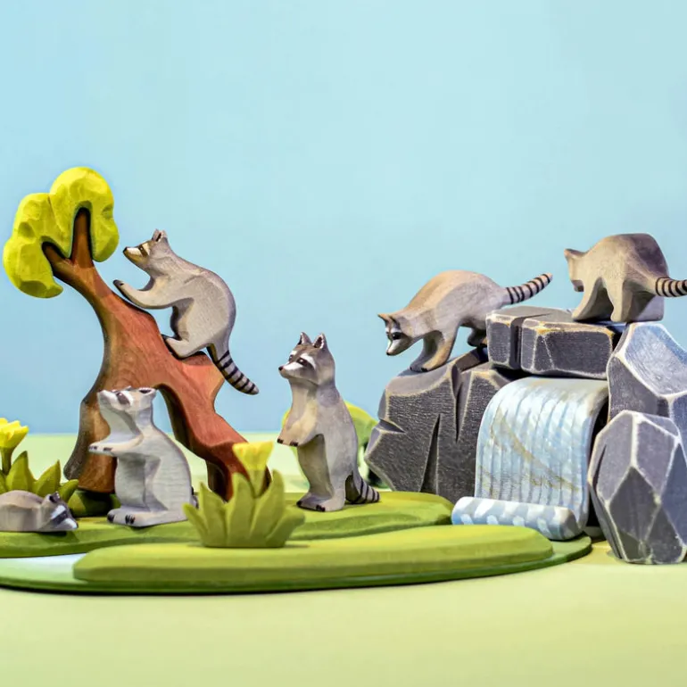 Wooden Raccoon -Sitting